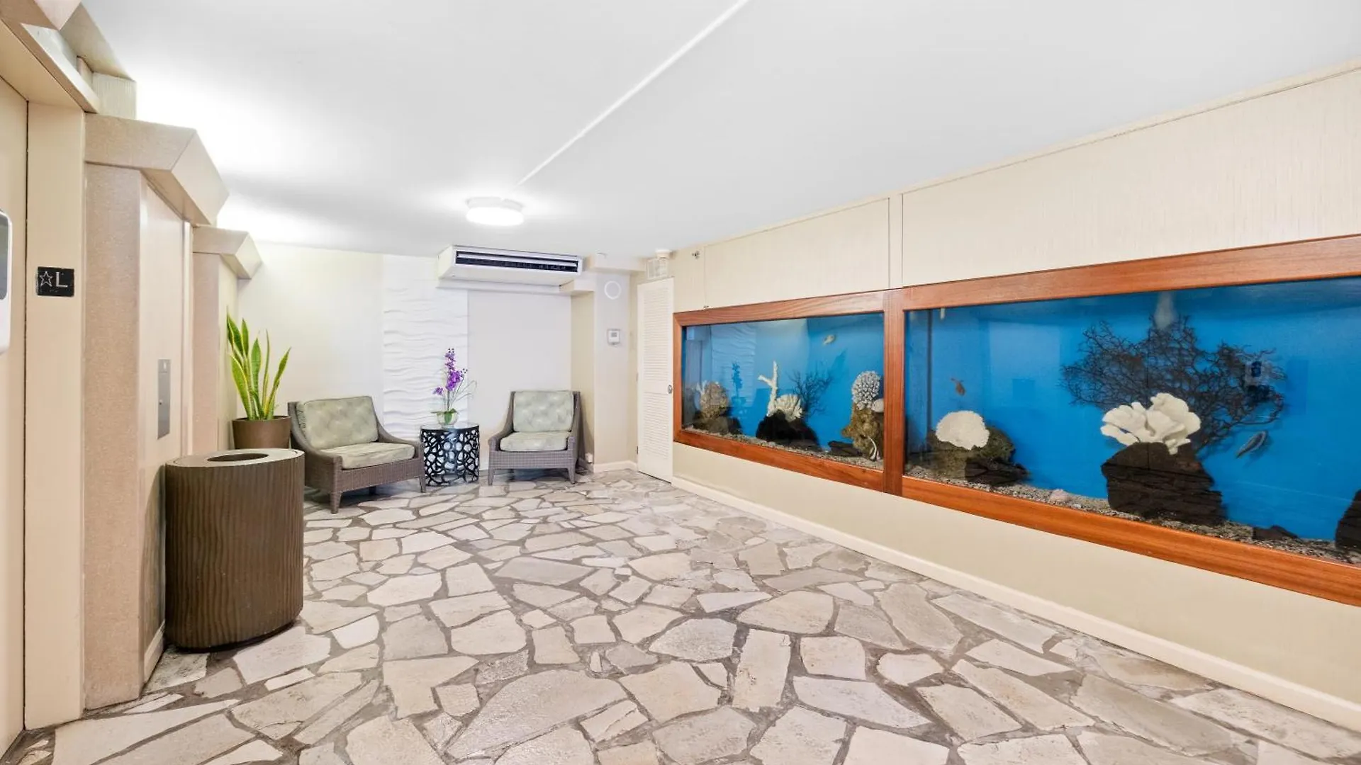Cozy Ocean View Escape Just Steps To Waikiki Beach! Honolulu