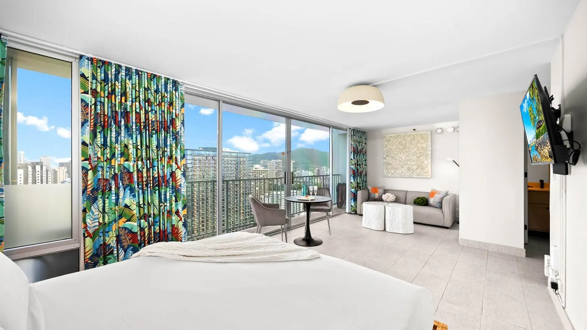 Cozy Ocean View Escape Just Steps To Waikiki Beach! هونولولو