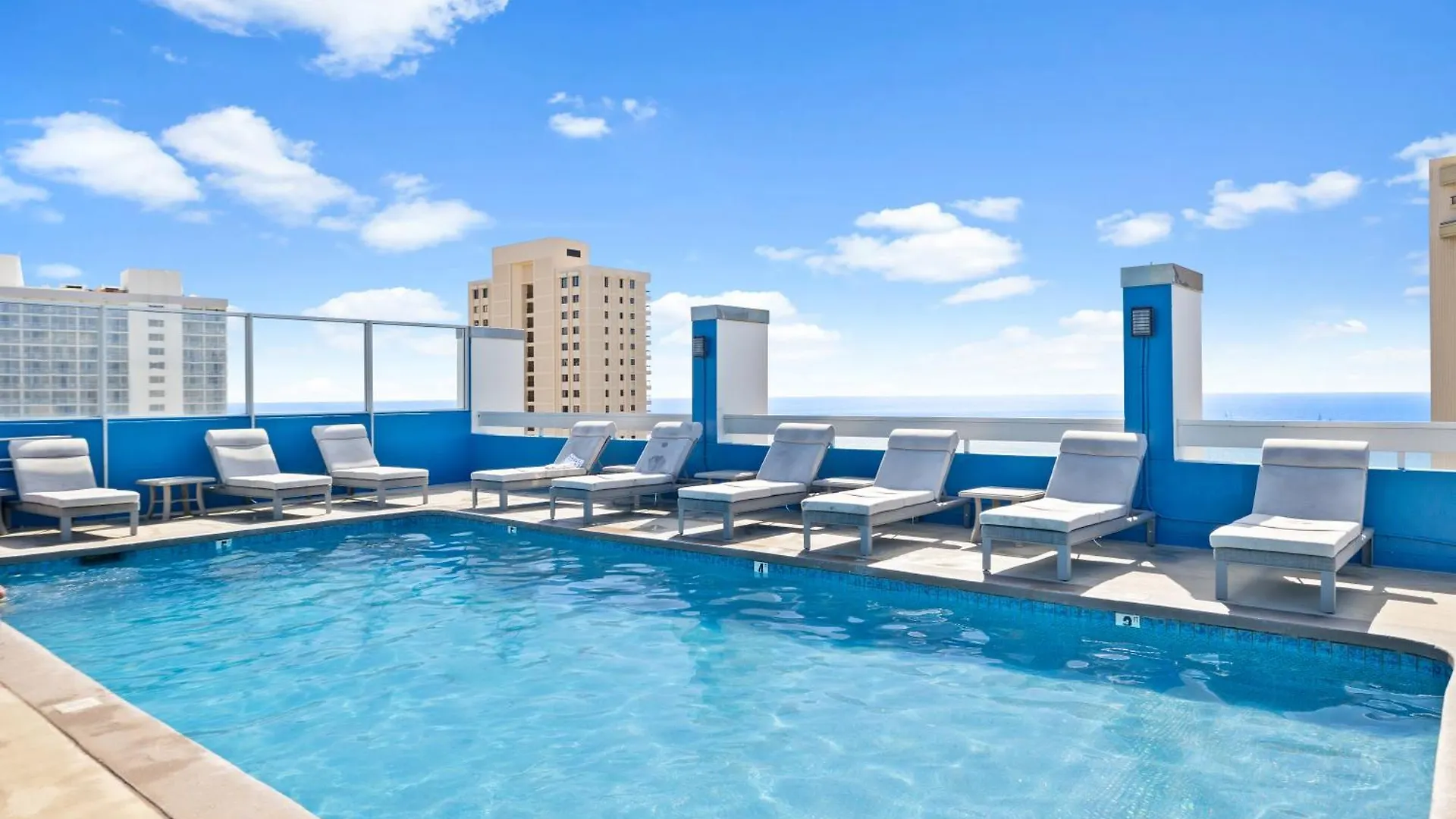 Cozy Ocean View Escape Just Steps To Waikiki Beach! هونولولو الولايات المتحدة الأمريكية