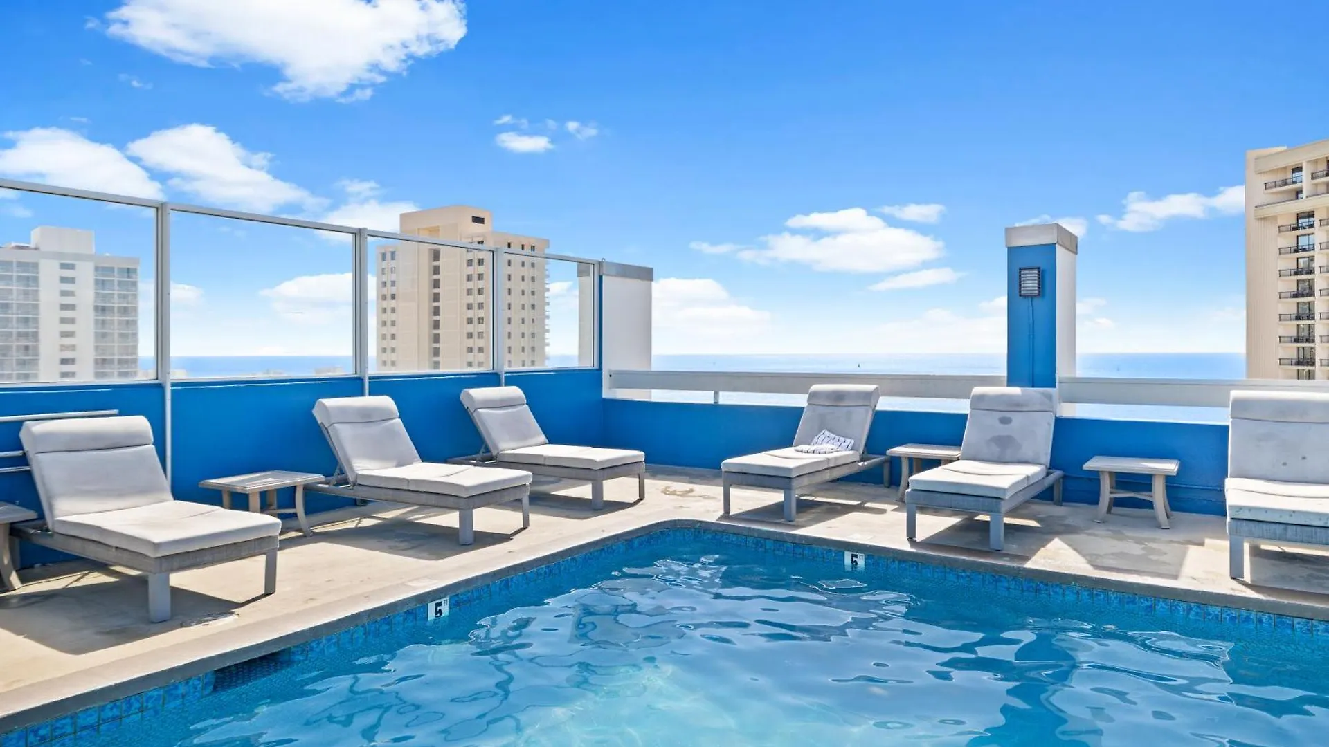 Cozy Ocean View Escape Just Steps To Waikiki Beach! هونولولو 0*,